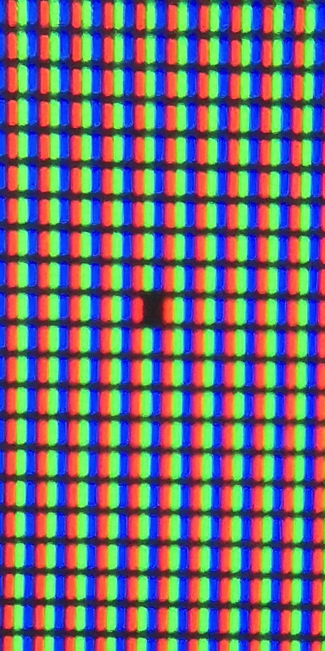Foto macro dos subpixels vermelho, verde e azul de uma tela digital